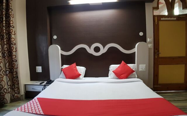 Oyo 30576 Satyam Regency