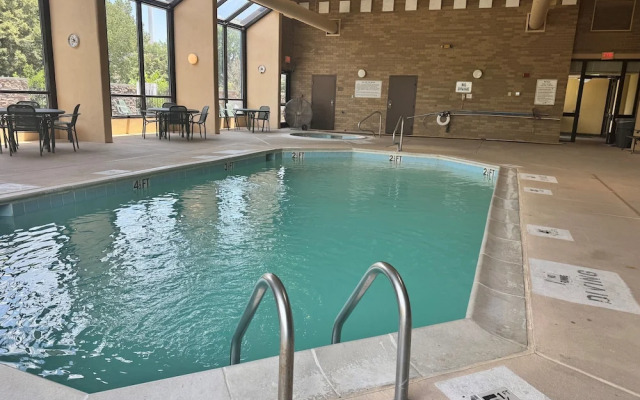 Quality Inn & Suites Memphis