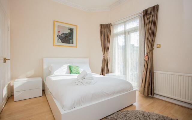 Lovely 2 Bedroom Apartment Near Hyde Park