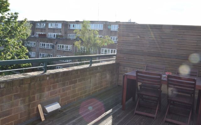 2 Bedroom Apartment With Terrace in West Kensington