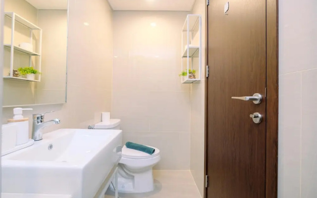 Modern Look And Comfy 2Br At Vasaka Solterra Apartment