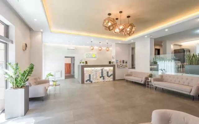 Maple Tree Apartments