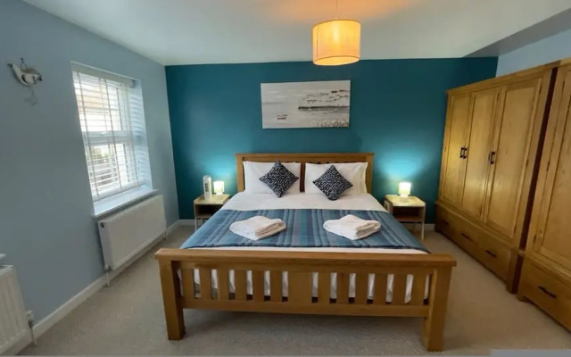 Stylish Margate Coastal Home Parking By Adliv