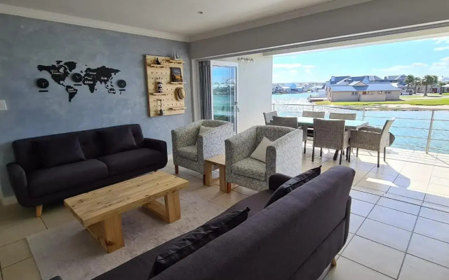 33 Kingston Place, Marina Martinique