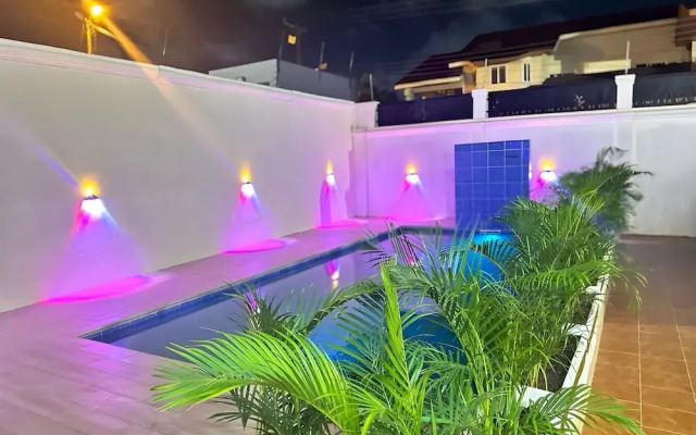 2BR Apartment With Pool and Wifi Near Airport