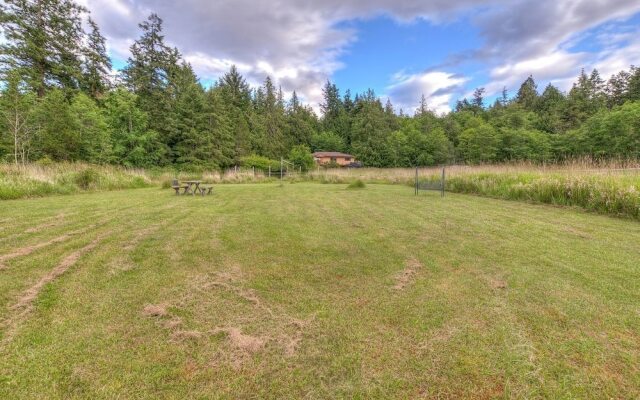 The Cedar Field Vacation House