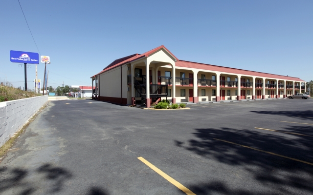 Americas Best Value Inn & Suites Macon at Eisenhower Pkwy