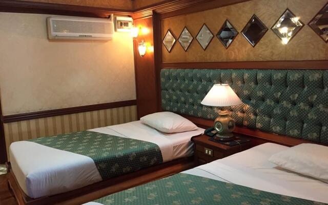 Highway hotel