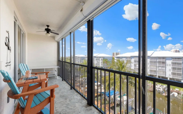 Hibiscus Pointe