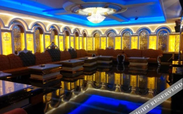 Oriental Crown Holiday Hotel