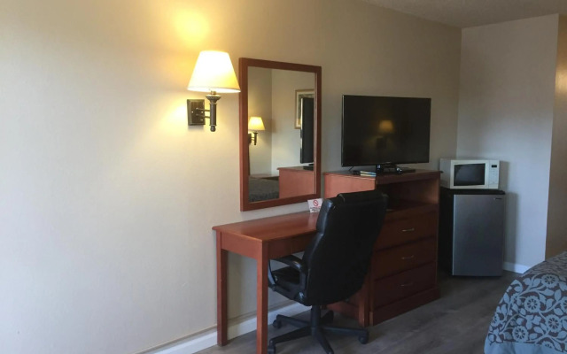 Days Inn by Wyndham Mesa East