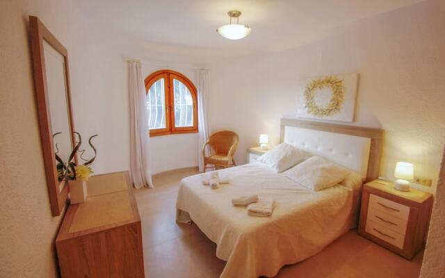 Alldo - hill side with private pool in Moraira