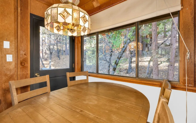 Timber Lodge Yosemite Enveloped in Nature!