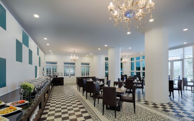 Flora Beach Hotel & Spa
