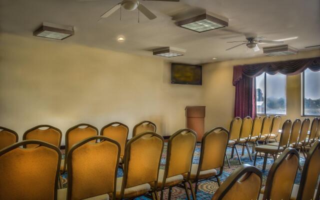 Country Inn & Suites by Radisson, South Haven, MI