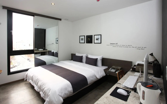 S& Hotel