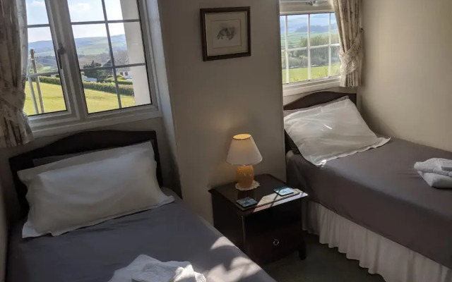 Huntingball Lodge