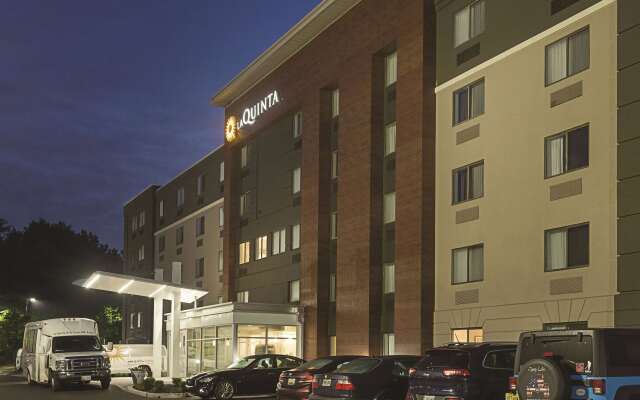 La Quinta Inn & Suites by Wyndham Baltimore BWI Airport