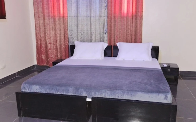 Royal Blue Guest House & Bar