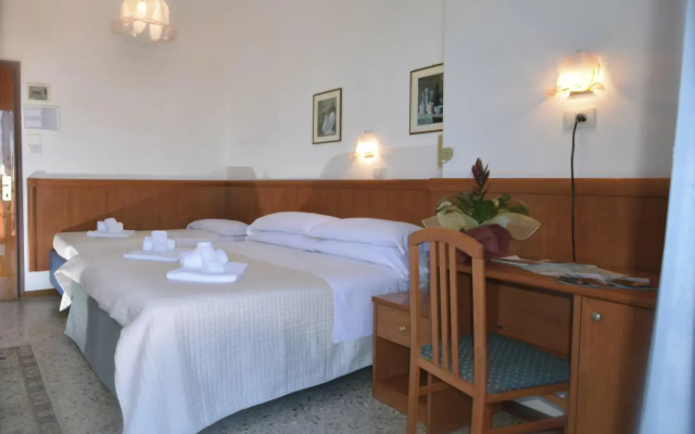 Hotel Diplomat Marine