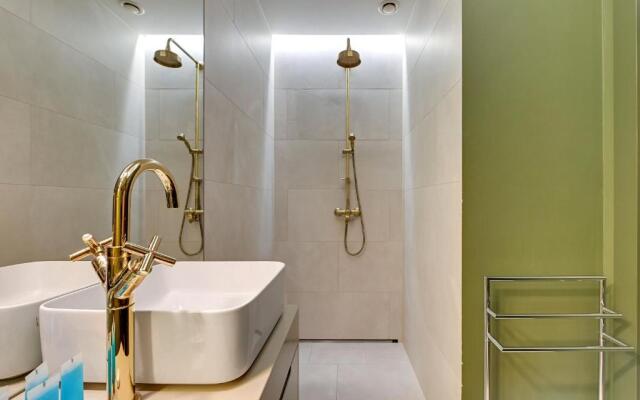 Blue Mandarin Old Town