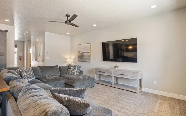 Zion's Paradise 6 Bedroom Townhouse