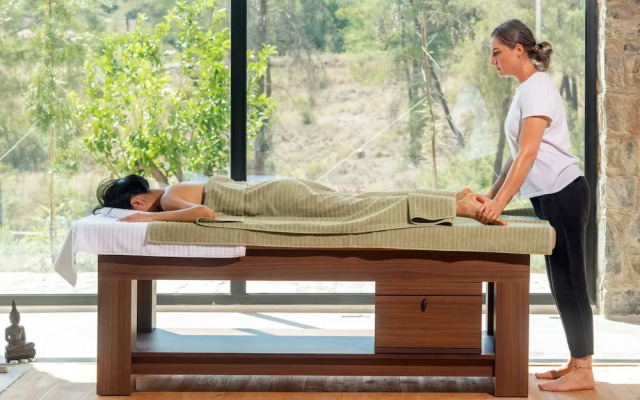 Izz Getaway – Adults Only