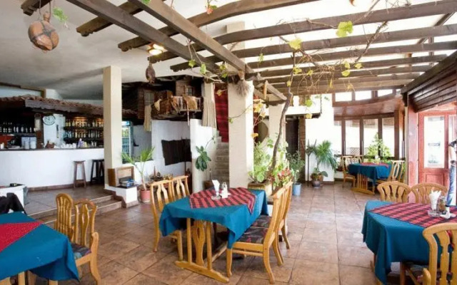 Hotel Los Dos Gallos (Dvata Petela)