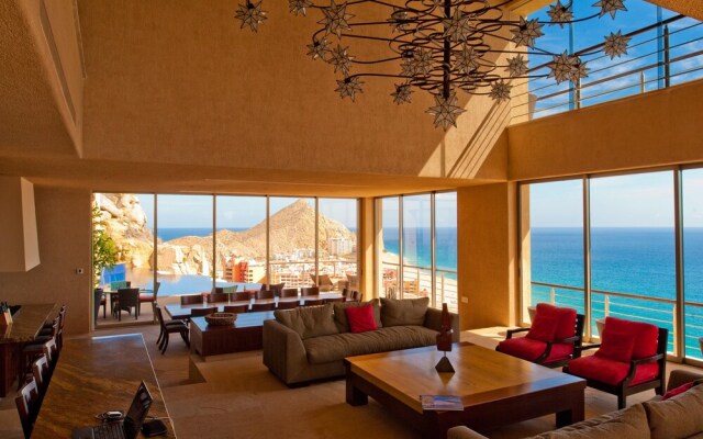 Luxurious Hillside Oceanfront 8 bedroom Villa Bellissima