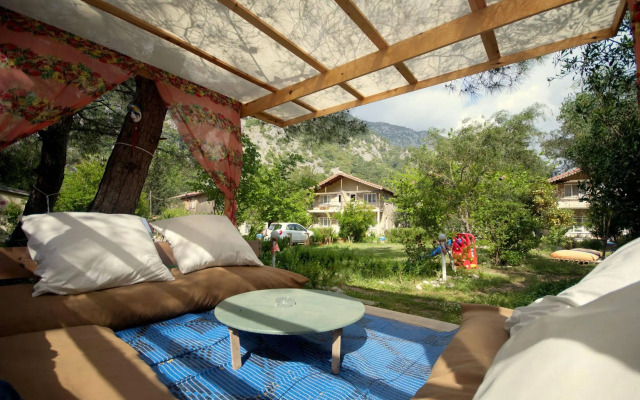 Dionysos Lodge