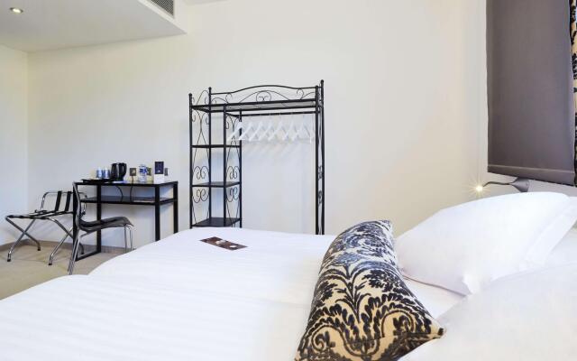 Hôtel, restaurant Kyriad Fréjus