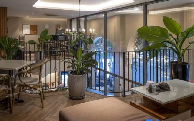 Thao Trang Laluxe Hotel Phu My Hung