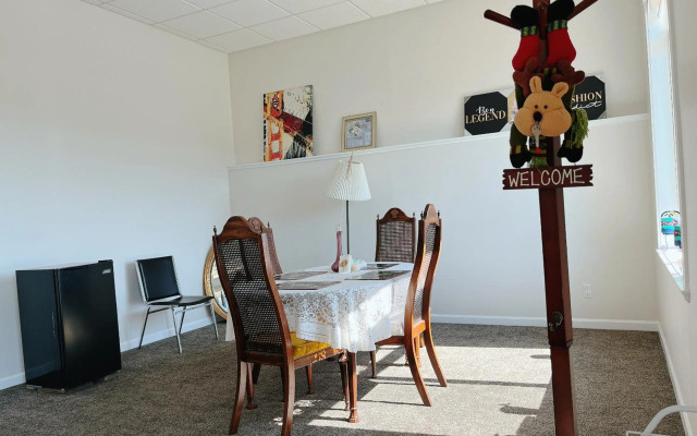 Peaceful and Spacious Lake View