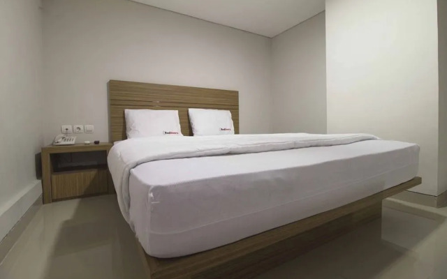 RedDoorz Plus @ Cibogo Bawah 2