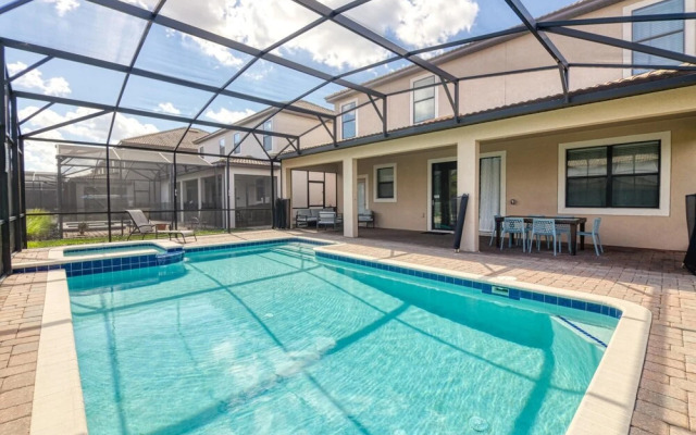 Christopers 9-bedroom Vacation Home