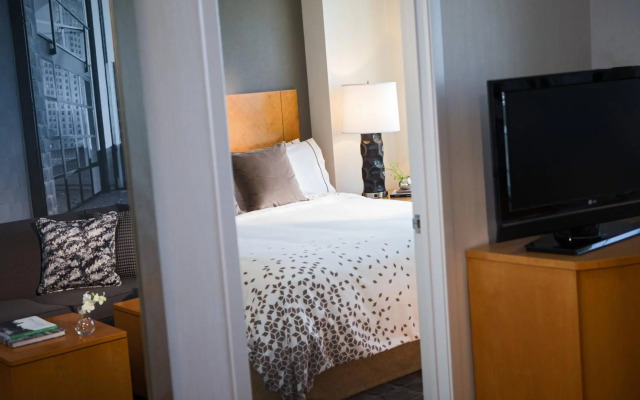 Renaissance Chicago O'Hare Suites Hotel