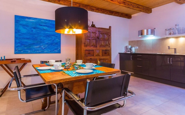 Beautiful Villa Consisting of two Houses With Private Pool, Near Pula and Beach