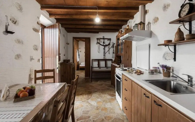 Naxos Alyko Traditional Vacation House Mitatos