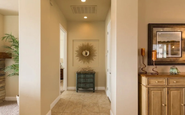 Sun-e-scape 3 Bedroom Apts by RedAwning