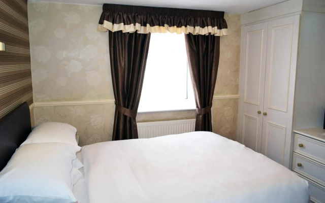 Lyndene Hotel