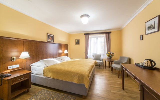 Hotel Cerny Slon