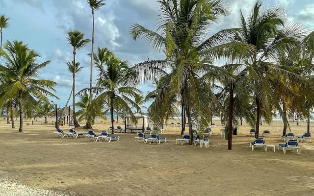 Beachfront Condo in Juan Dolio Sleeps 6