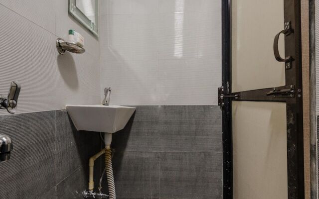 OYO 5661 Hotel AK Palace