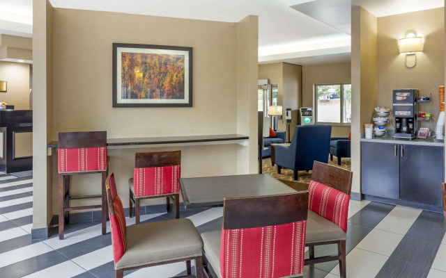 Comfort Suites Inn at Ridgewood Farm