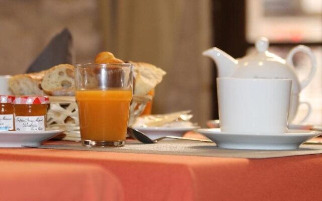 Hotel Raymond VII
