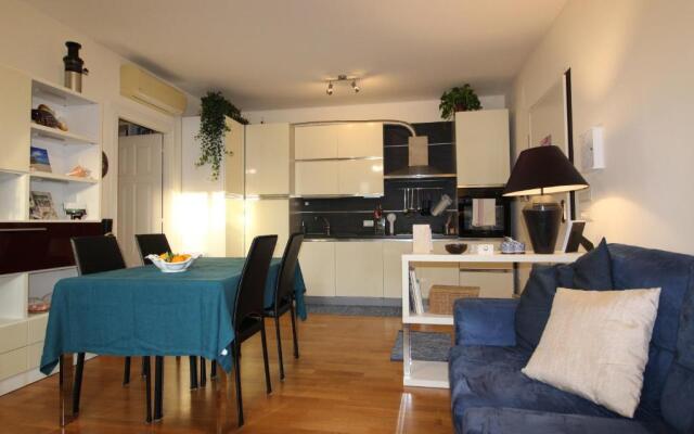 Cozy apt 10 mins walk from Poetto + terrace