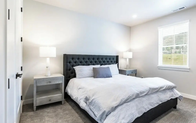 Modern Mountain Retreat Sleeps 10 Park City