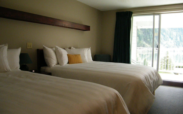 Three Valley Lake Chateau