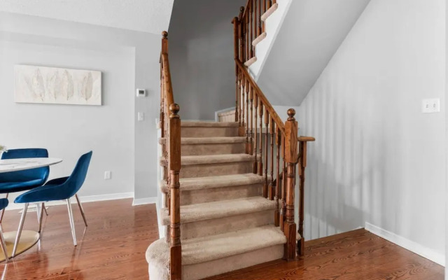 Contemporary 3BR Townhouse in Ajax Cozy Central