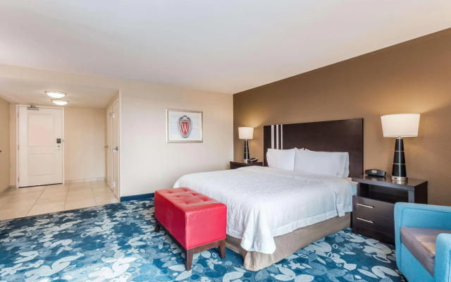 Hampton Inn & Suites Madison / Downtown